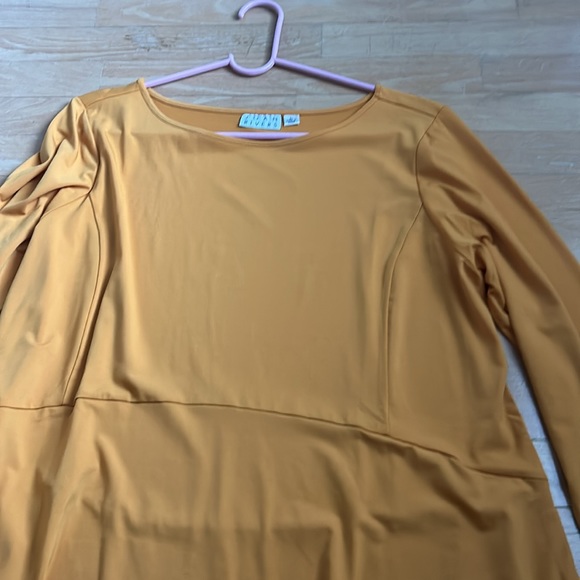 Women’s blouse - Picture 2 of 2